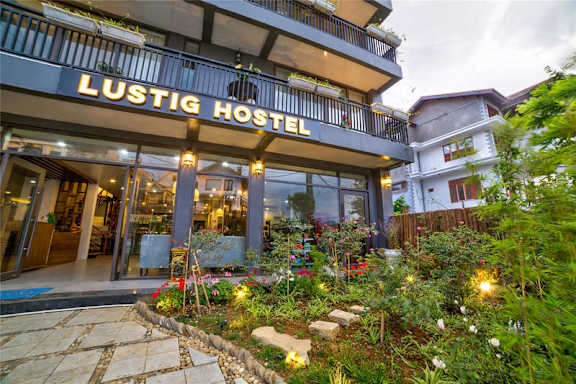 Góc cà phê ấm cúng tại Lustig Hostel