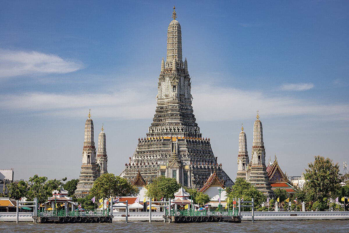 Wat Arun: Ngôi Chùa Bình Minh Rực Rỡ Đón Chào Giữa Lòng Bangkok