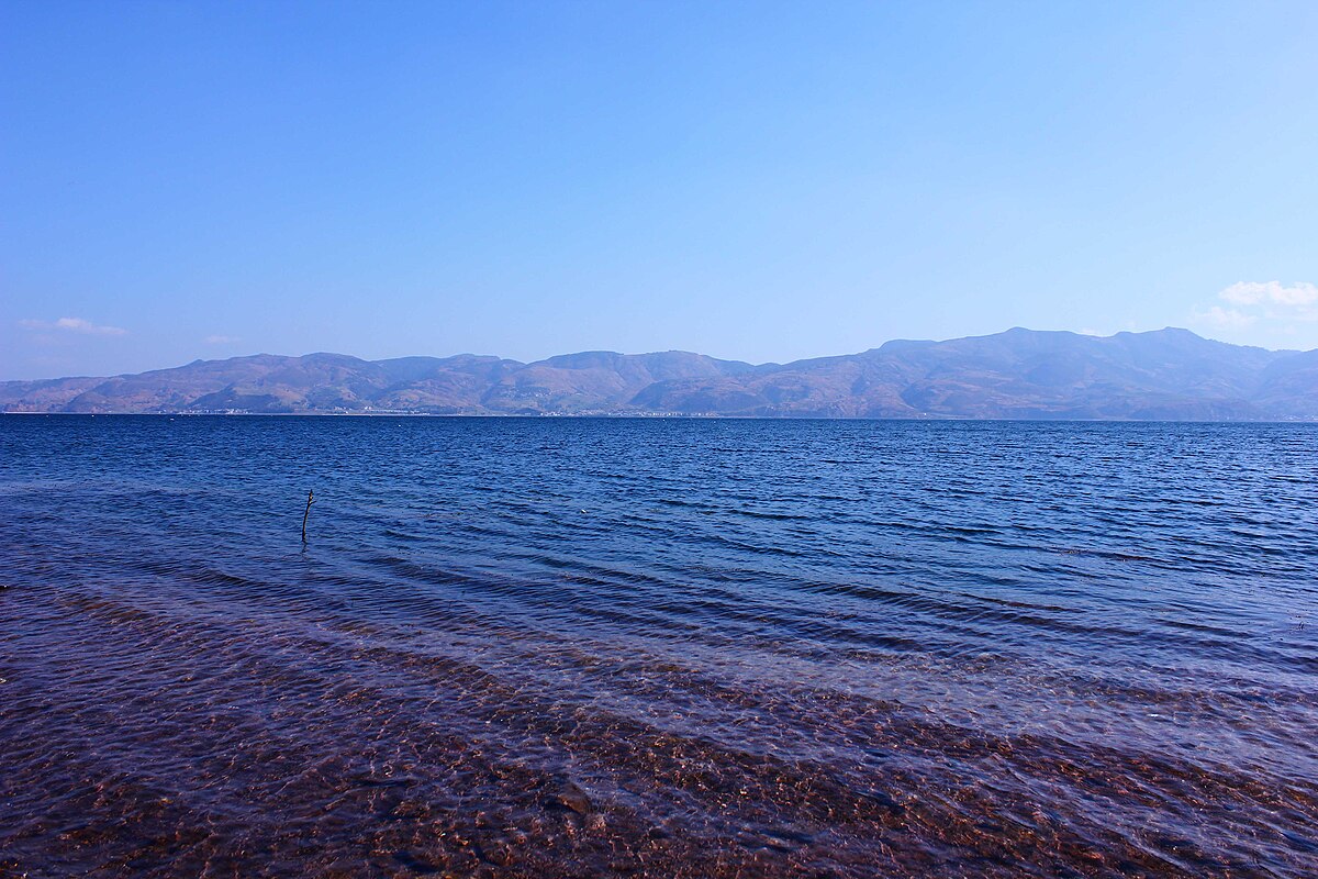 Vẻ đẹp mê hoặc của Hồ Phổ Tiên