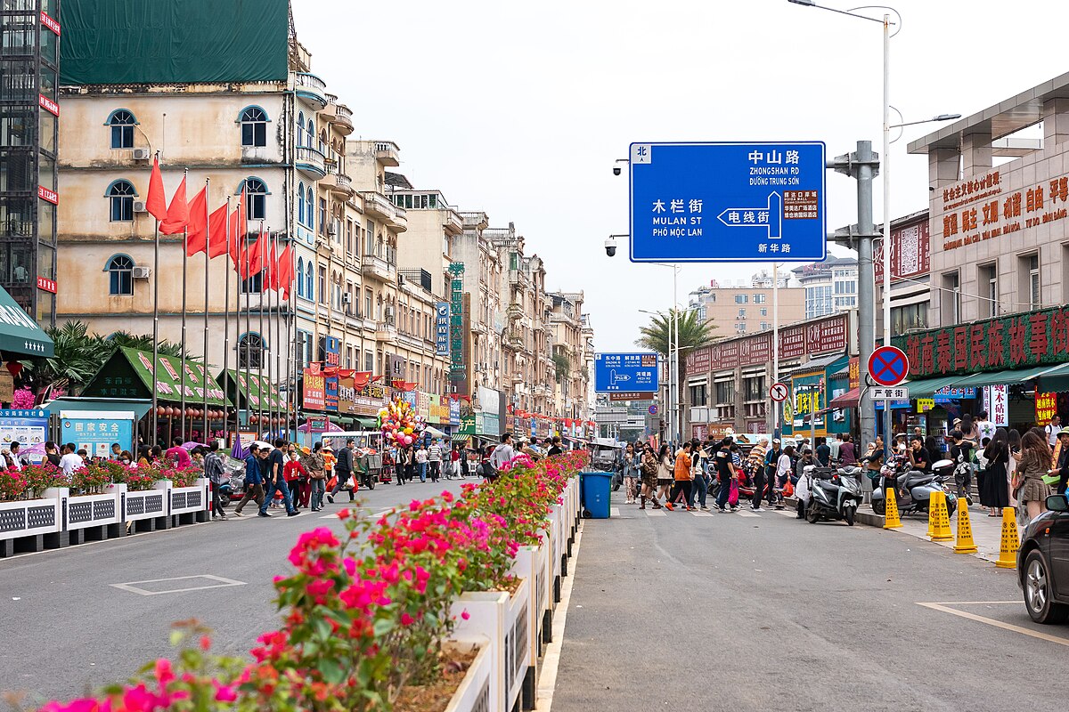 Phố Tây An sầm uất ở Đông Hưng