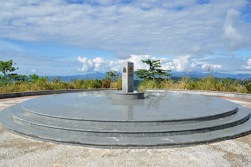 Chạm Ngã Ba Đông Dương: Cung Đường 1400km Phiêu Du Cùng Đội Bạn Thân!