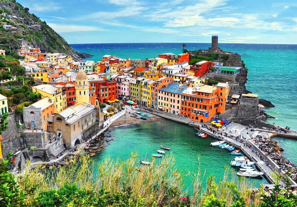 Một góc nhìn Tháp Nghiêng Pisa trong ngày nắng đẹp