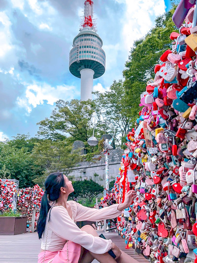 Những ổ khóa tình yêu lung linh trên Namsan Tower