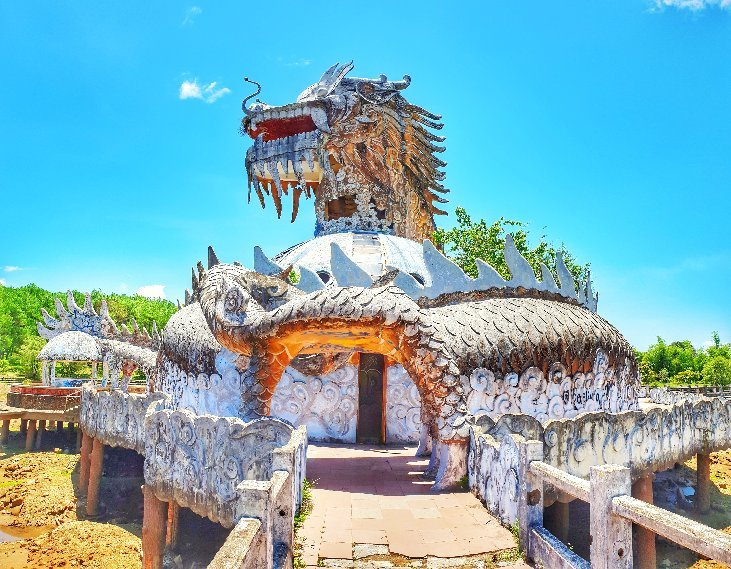 Công viên nước bỏ hoang Hồ Thủy Tiên