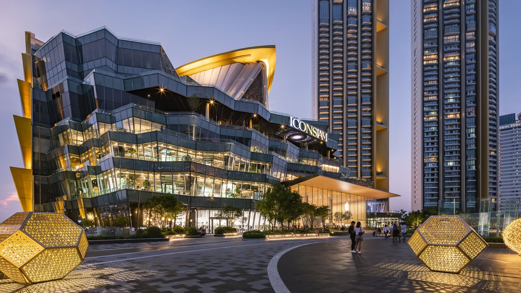 Bên trong ICONSIAM với không gian sang trọng