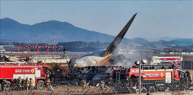 Máy bay rơi và mảnh vỡ