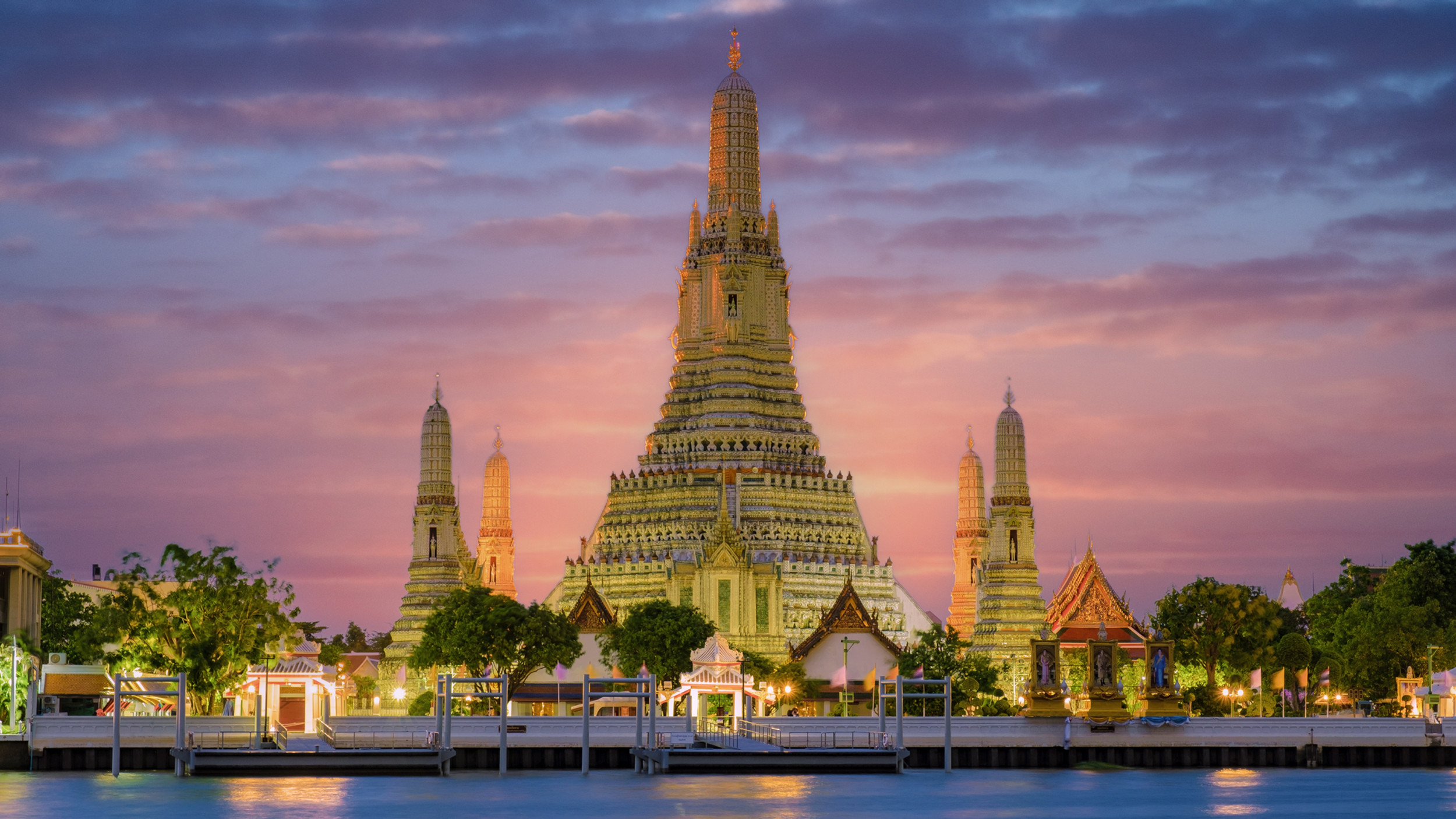 Toàn cảnh Wat Arun lộng lẫy vào buổi chiều tà
