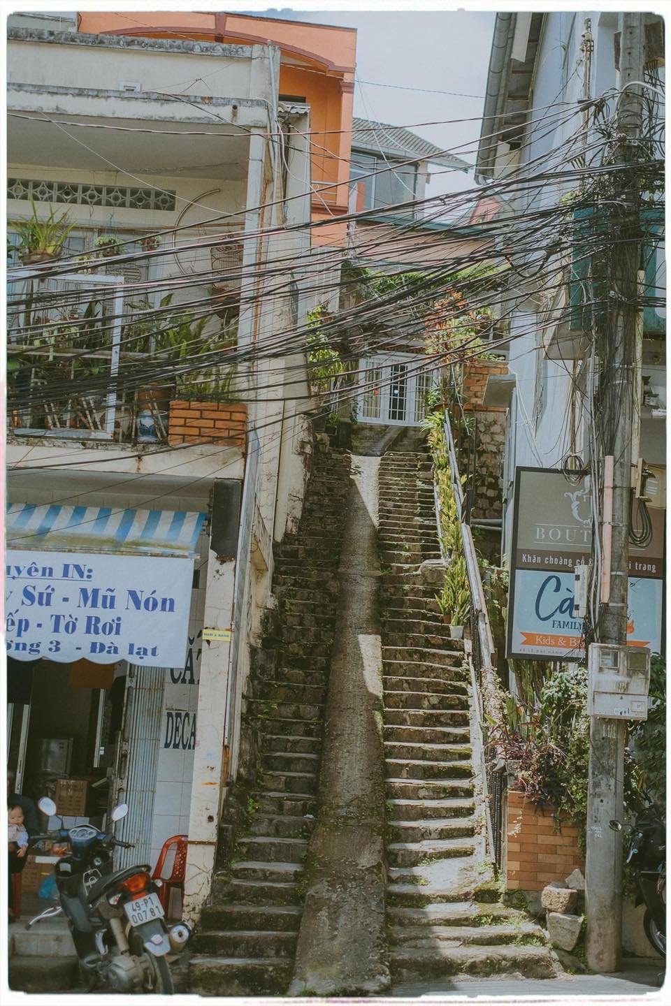 Dốc hẻm số 7 Trần Hưng Đạo, bối cảnh MV Phạm Quỳnh Anh