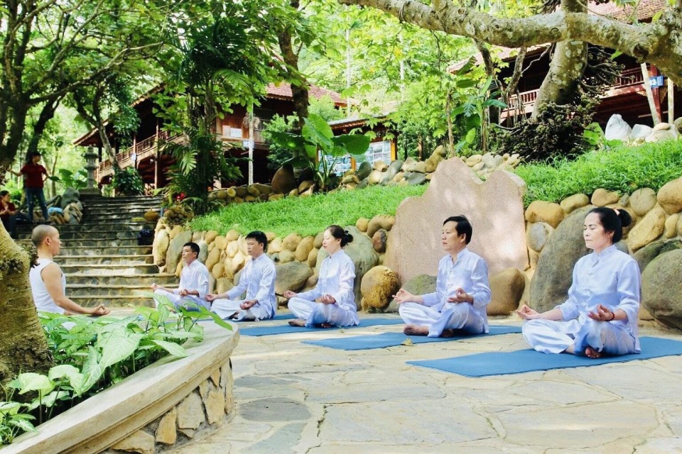 Con đường làng đất