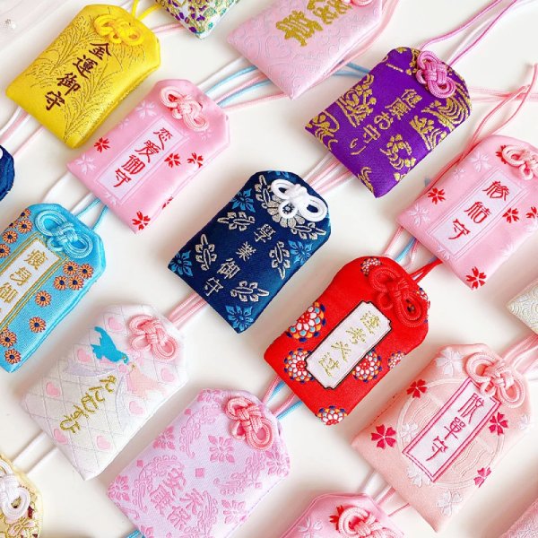 Các loại Omamori (bùa may mắn) của Nhật Bản