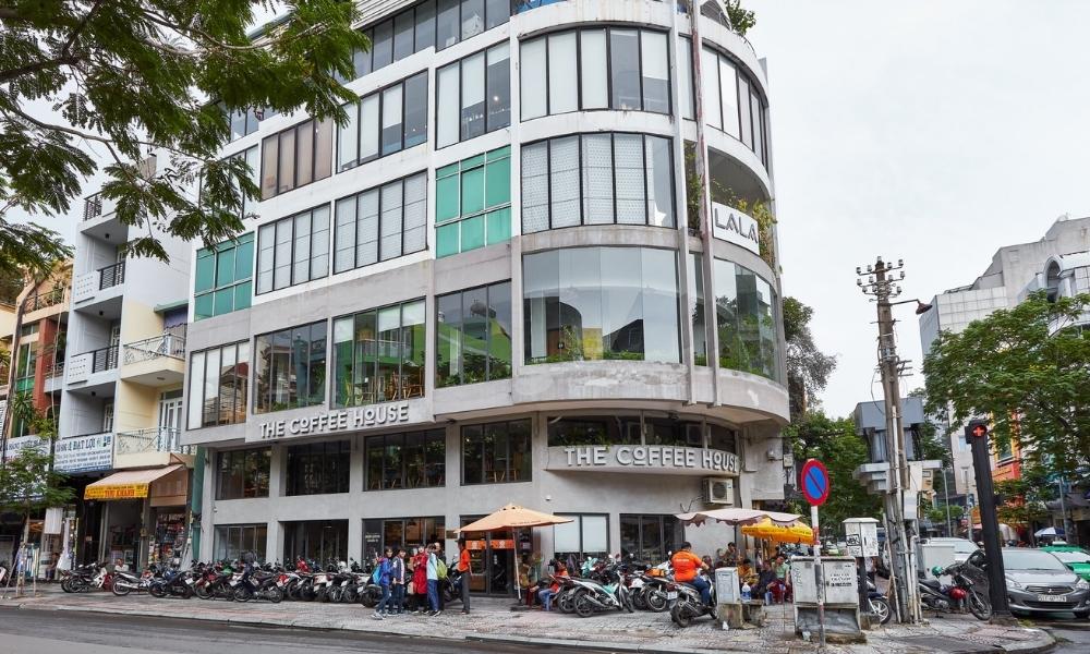 Không gian xanh mát của quán cà phê