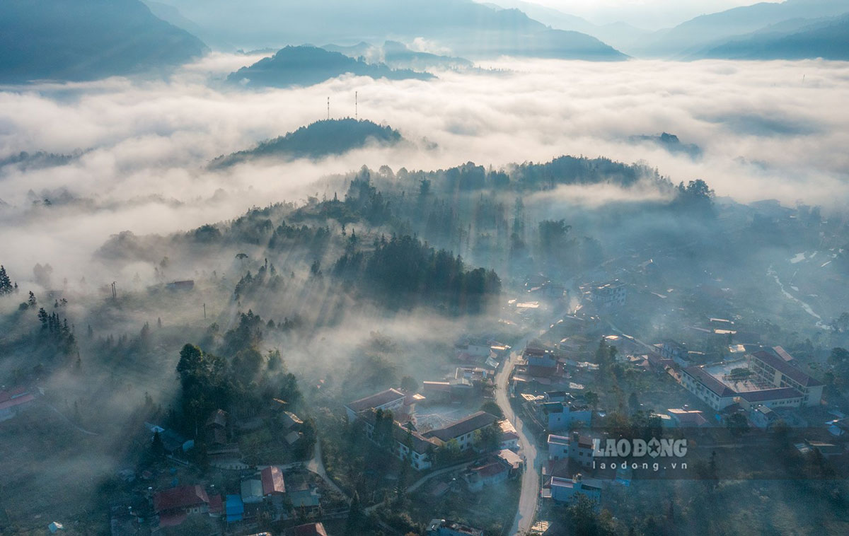 Bậc thang Dốc Chợ Đà Lạt với không khí tấp nập