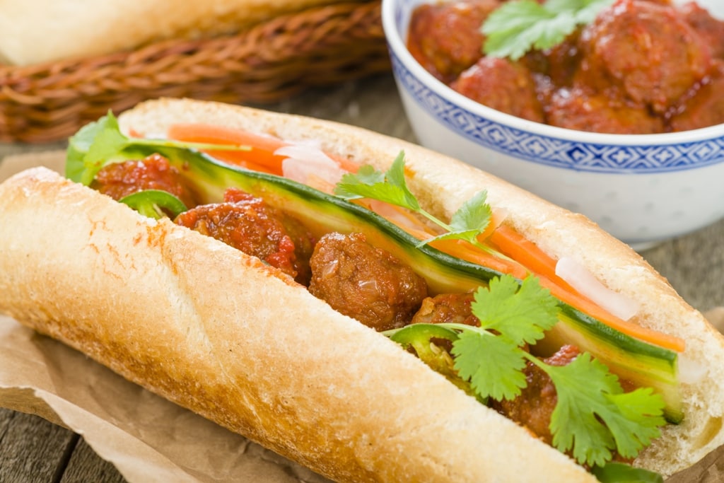 Bánh mì xíu mại nóng hổi
