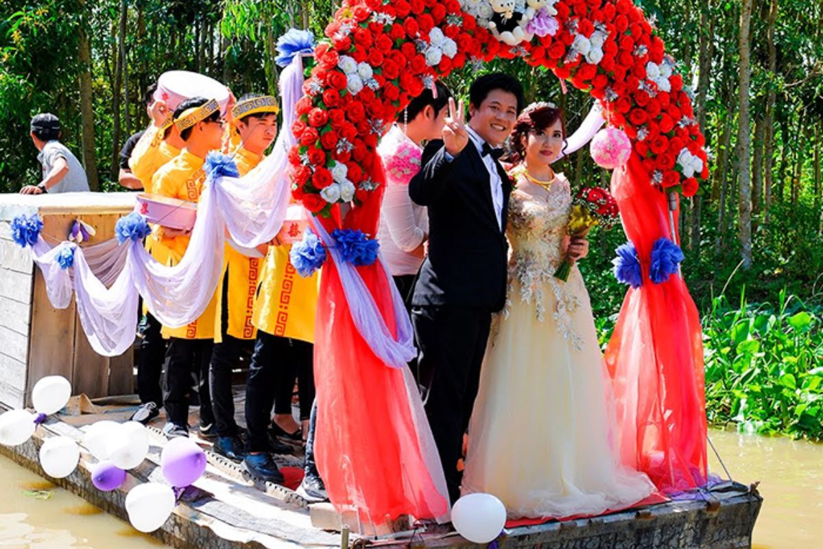 Nghi thức rước dâu miền Tây truyền thống