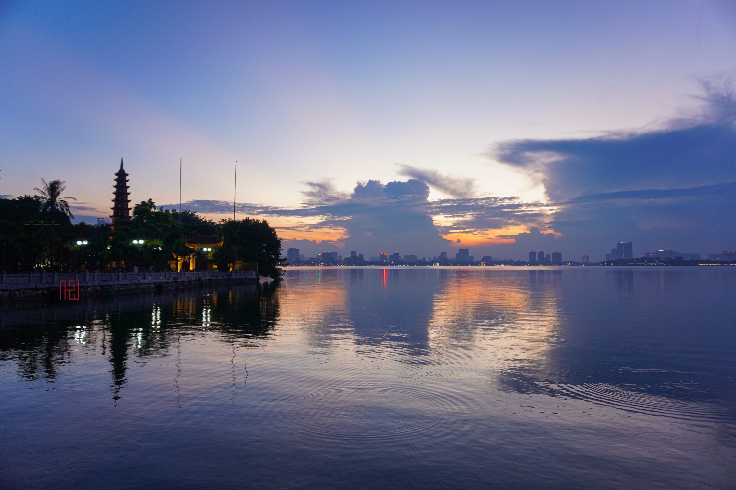 Hoàng hôn trên Tây Hồ