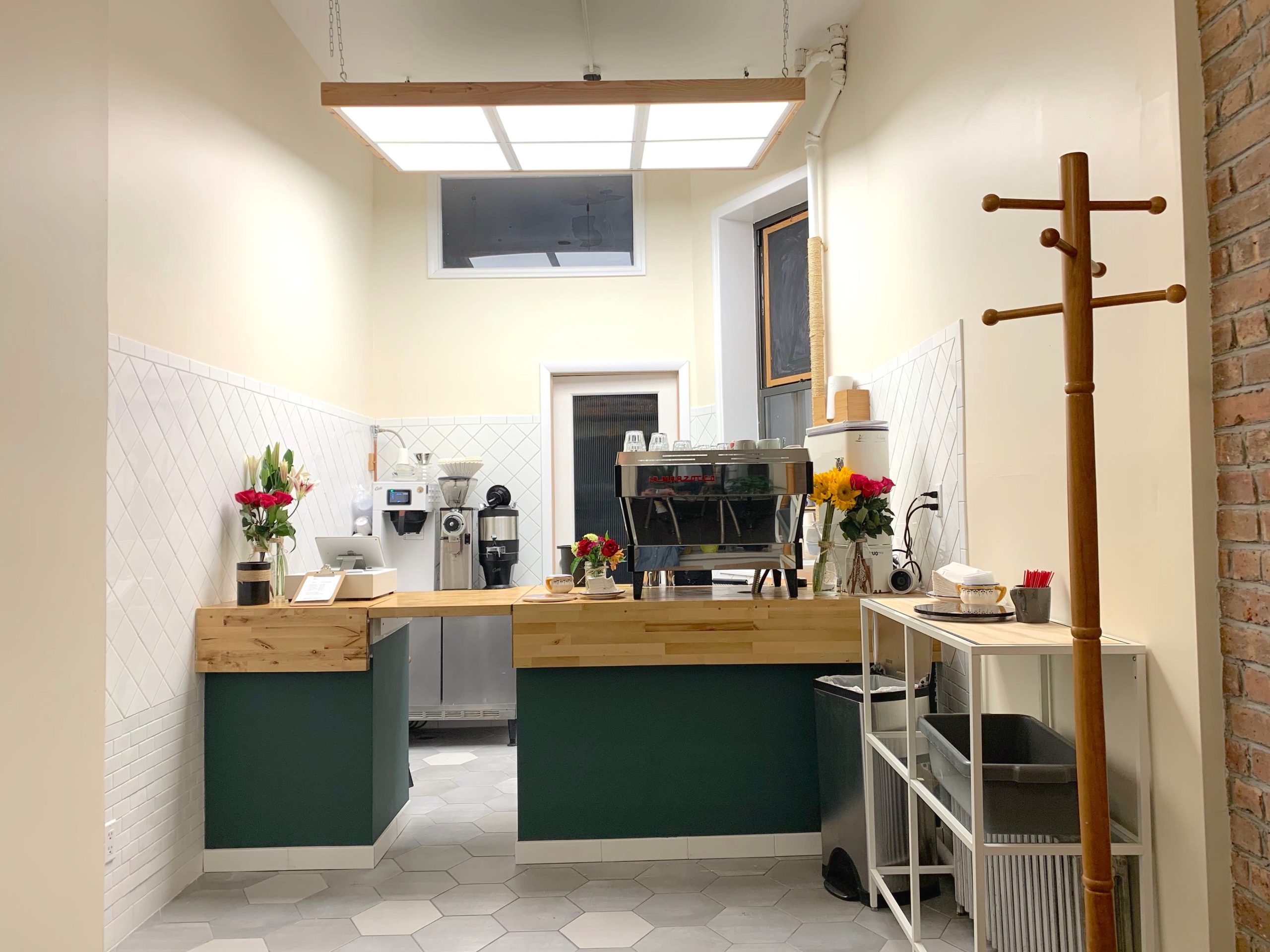 Không gian ấm cúng, cổ điển của K coffee audiophile