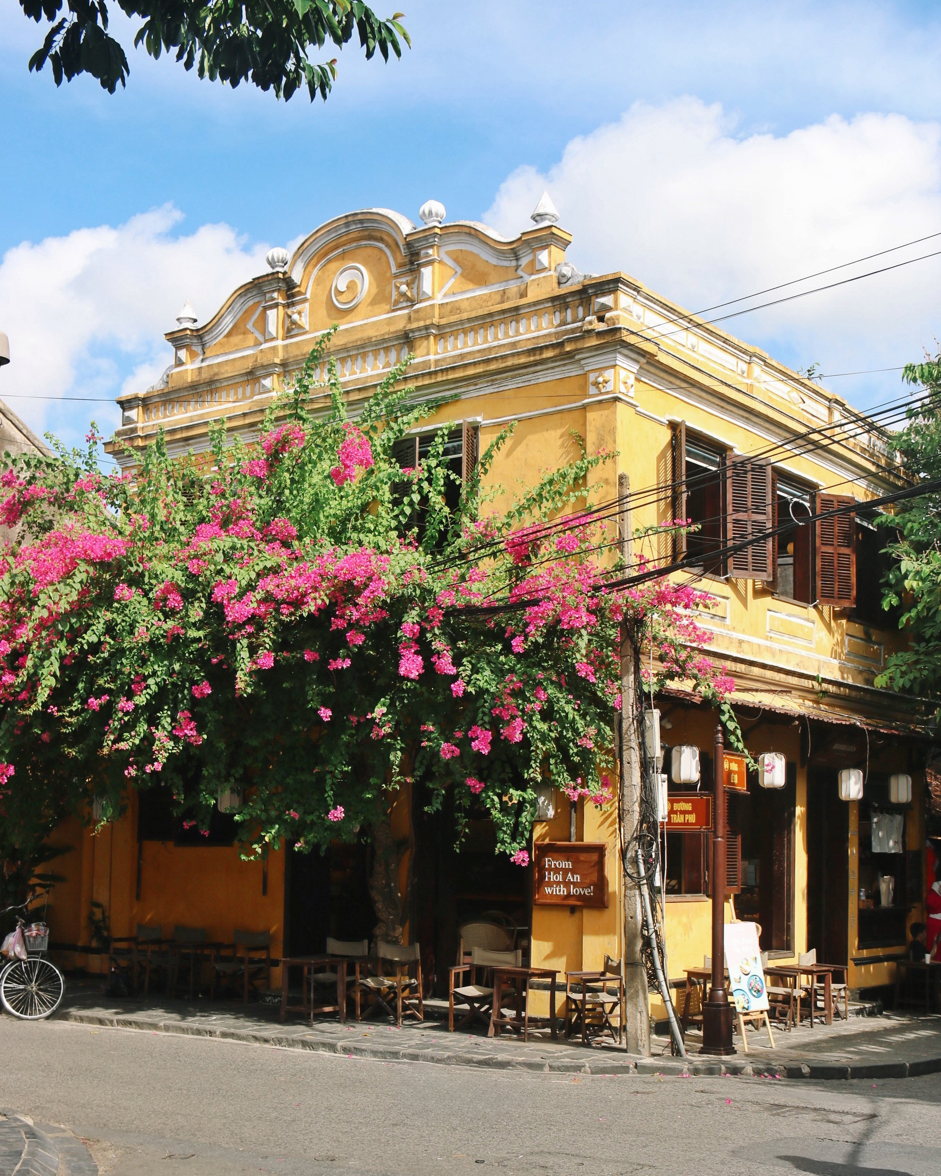 Con hẻm nhỏ với những ngôi nhà cổ, bình yên ở Hội An