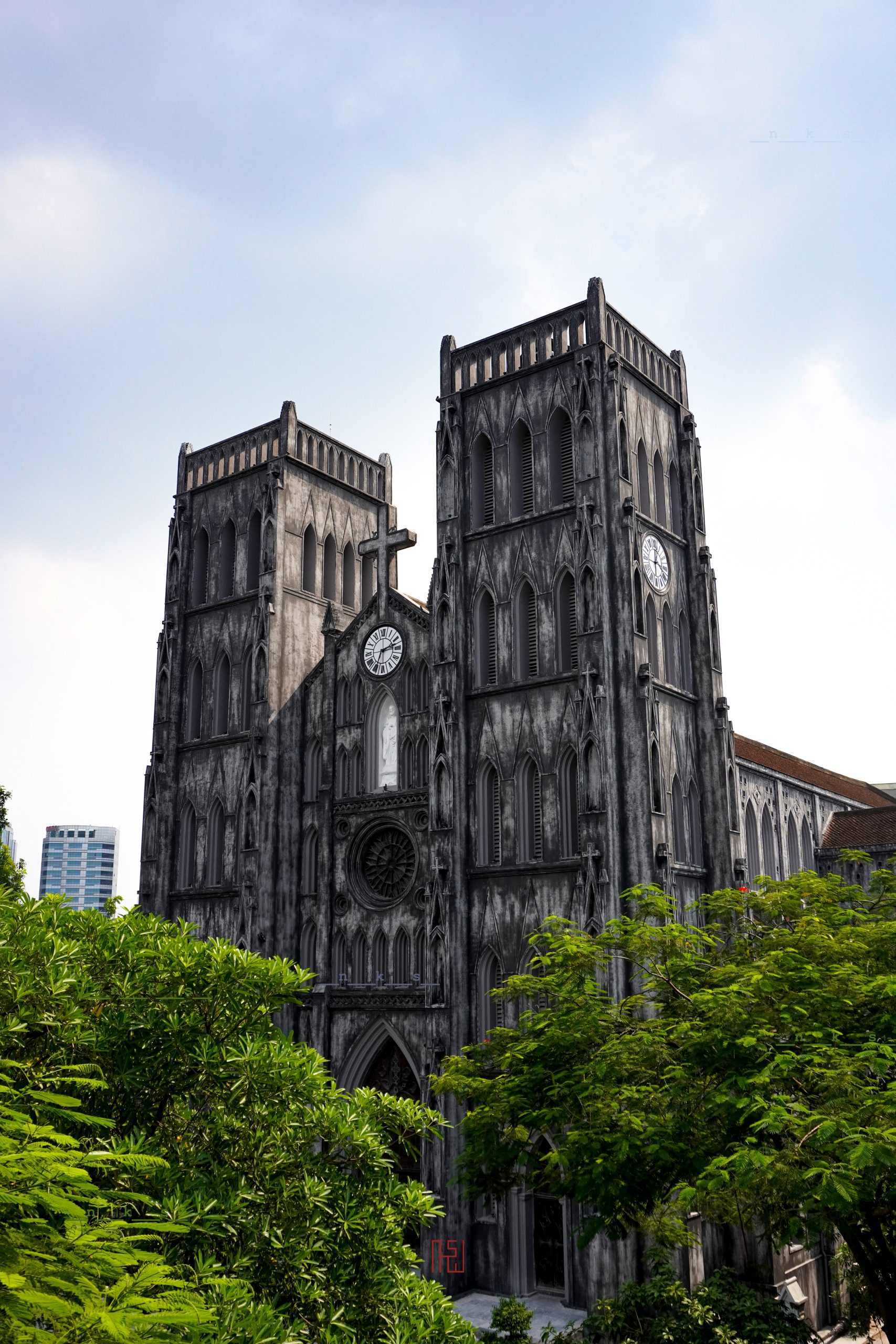 Nhà Thờ Lớn Hà Nội cổ kính dưới nắng sớm