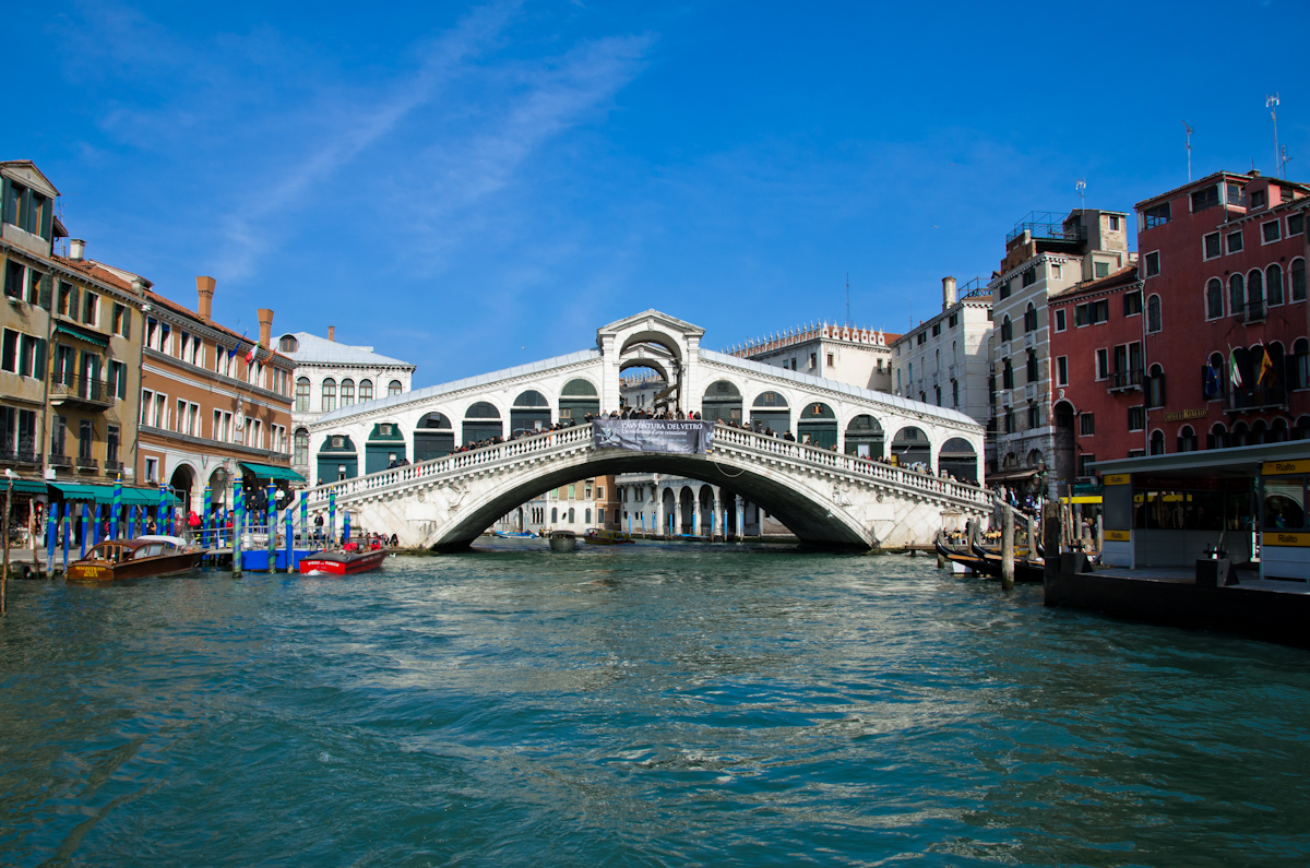 Cầu Rialto - biểu tượng của Venice