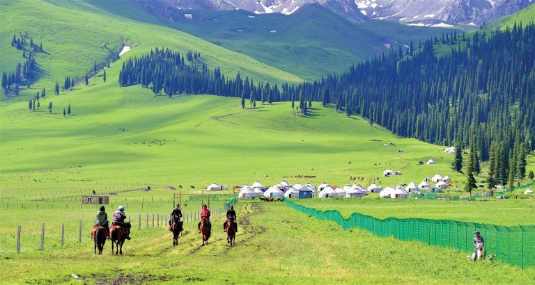 Di tích lịch sử ở Tân Cương