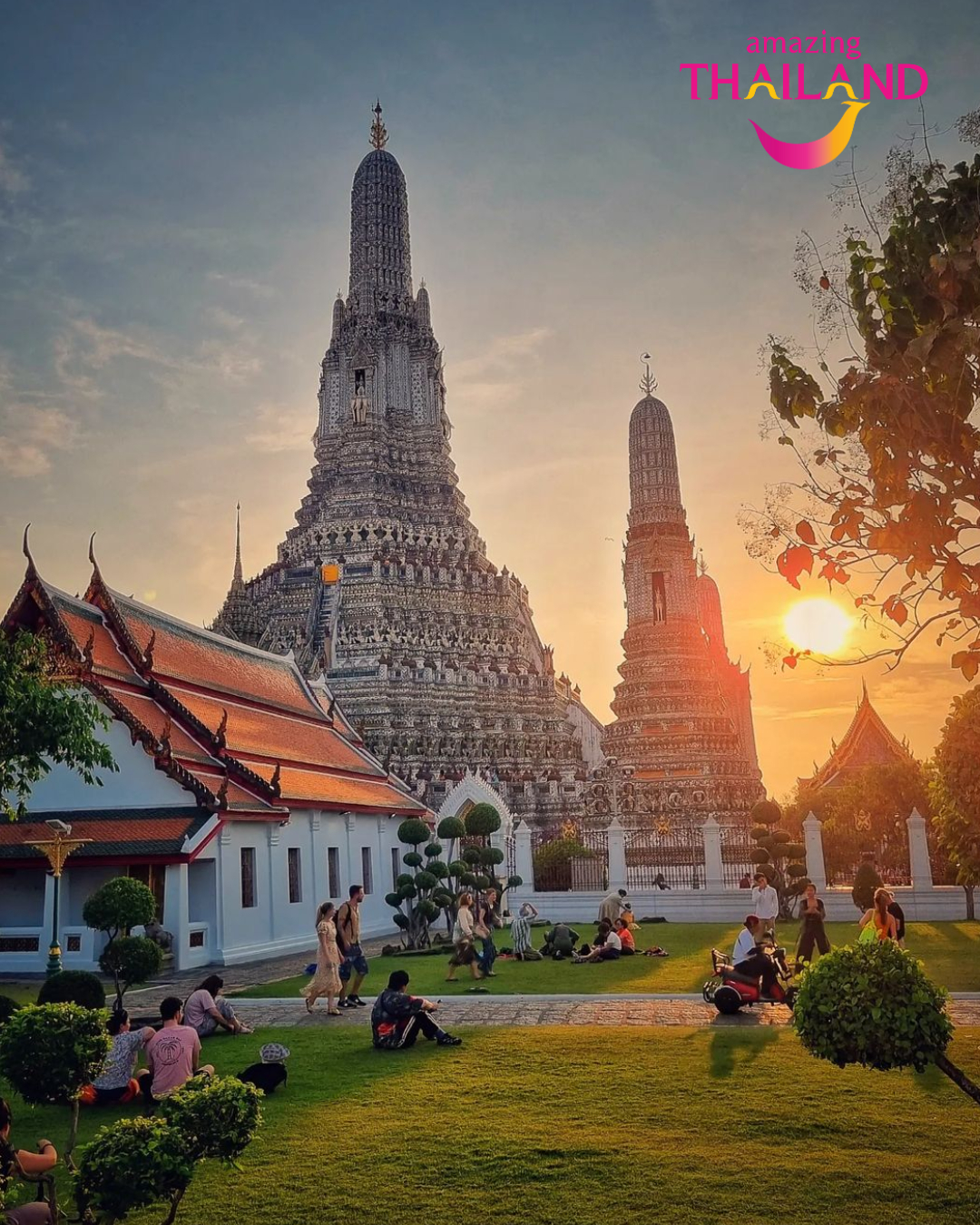 Bãi biển hoang sơ ở Thái Lan với cát trắng và nước biển trong xanh