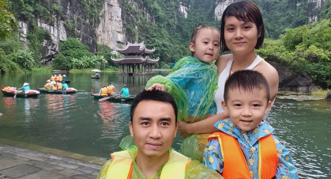 Gia đình đi xe xuyên Việt