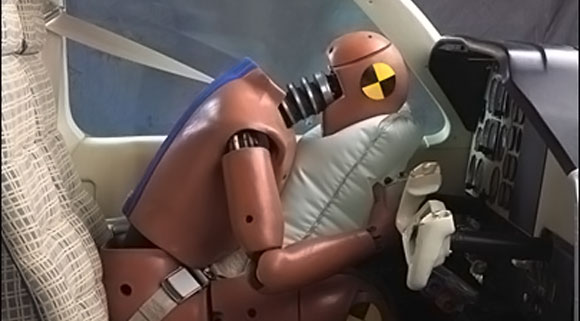 Máy bay được bảo vệ bởi túi khí Rebirth