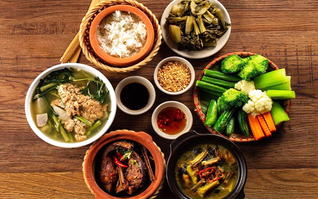 Đu đủ đâm và bò xiên nướng