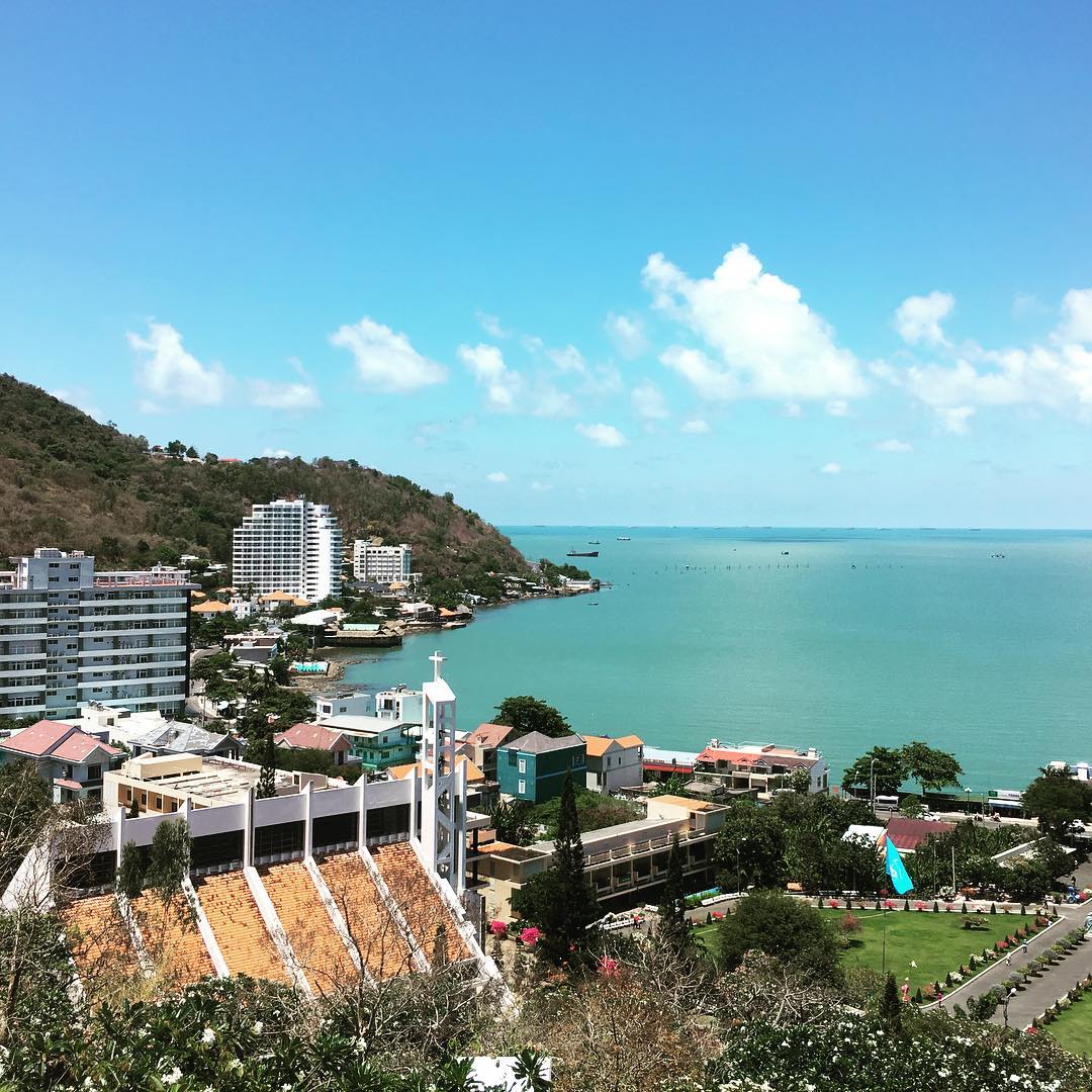 Con hẻm Hàn Quốc Bãi Dâu Vũng Tàu với hai ngôi nhà vàng