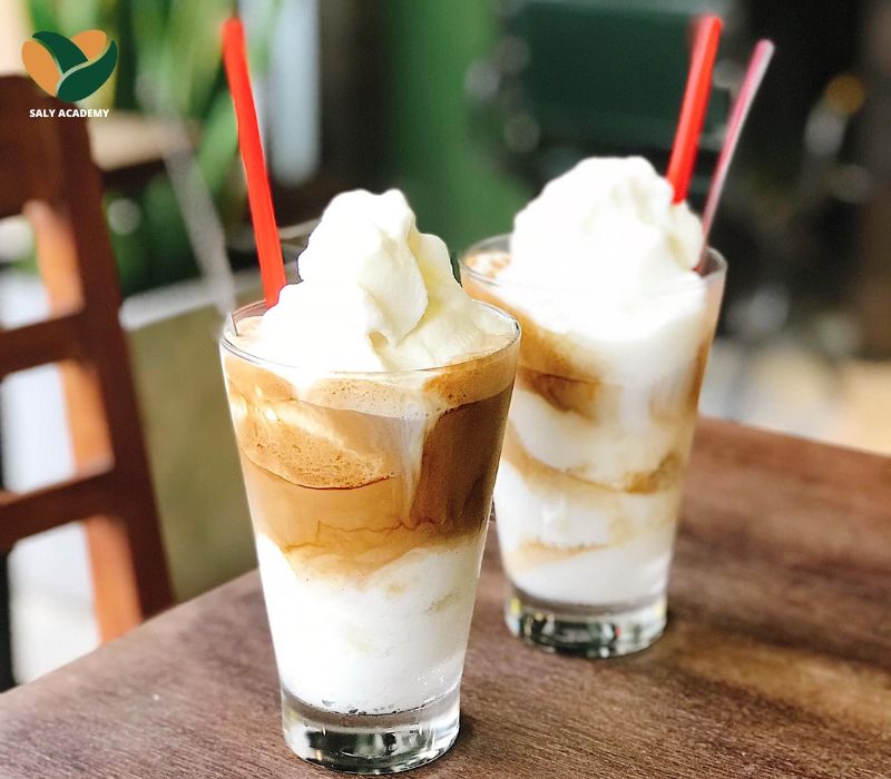 Ly cà phê cốt dừa đá xay trứ danh của Cộng Cà Phê