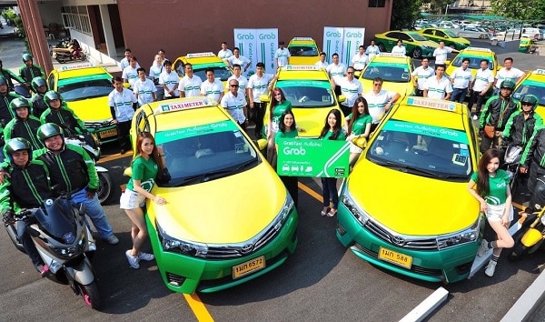 Xe Grab đón khách ở Thái Lan