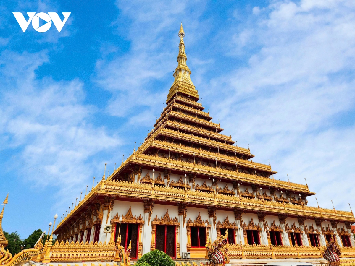 Toàn cảnh Chùa Trắng Wat Rong Khun, một kiệt tác kiến trúc ở Chiang Rai