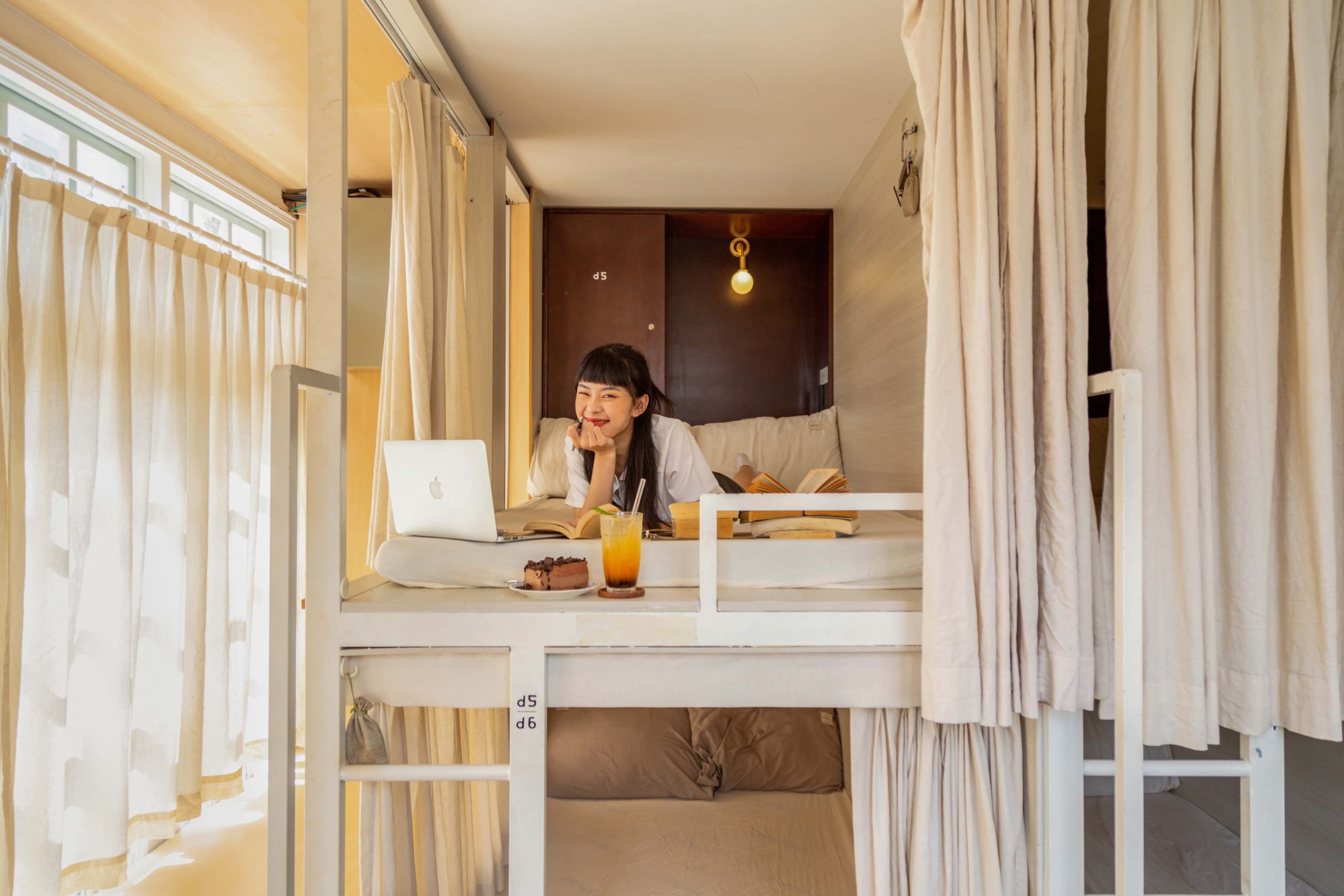 Bên trong Chidori Coffee in bed với các giường nằm