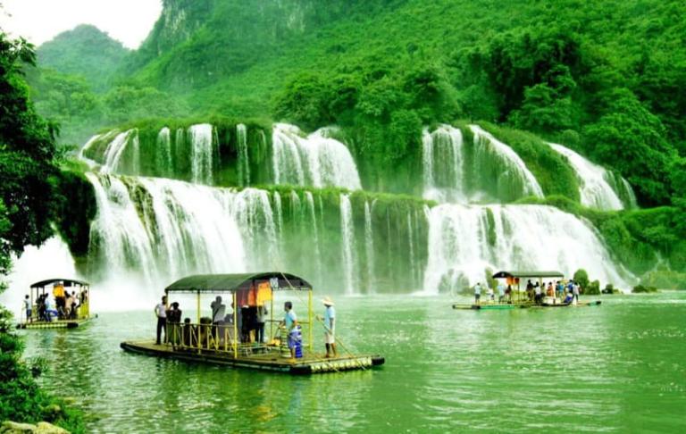 Khung cảnh yên bình tại Làng Văn hóa