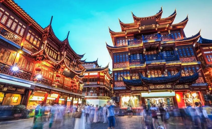 Thượng Hải rực rỡ về đêm, không khí sôi động