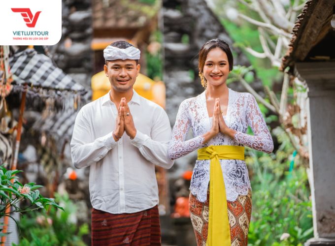 Ngôi đền Tanah Lot hùng vĩ trên biển ở Bali