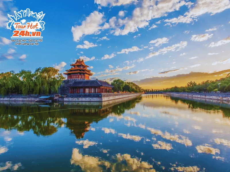 Cảnh quan xanh mát tại một công viên hoặc khu vườn ở Bắc Kinh