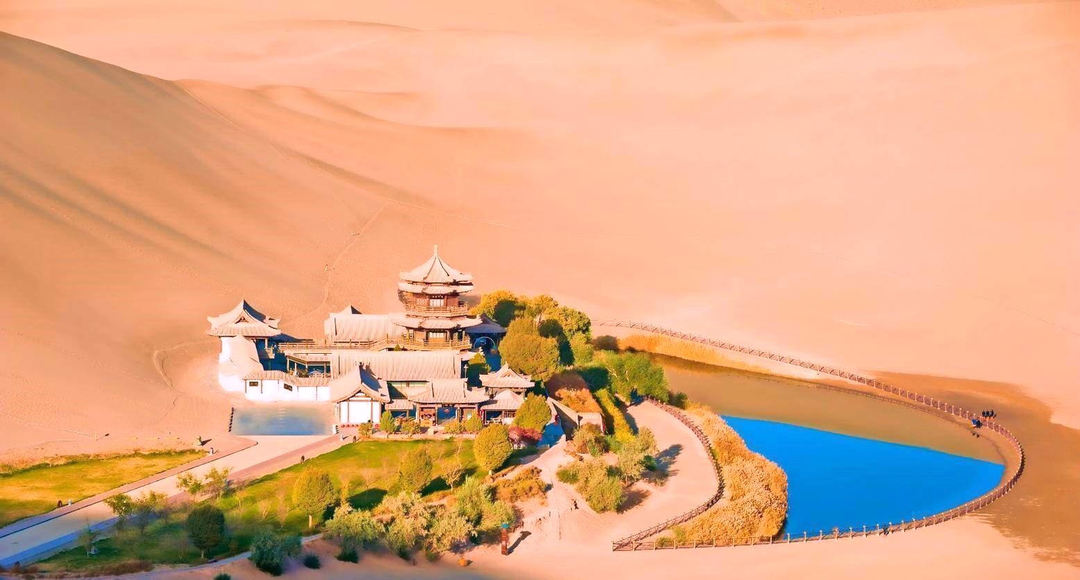 Trải nghiệm cưỡi lạc đà tại Minh Sa Sơn