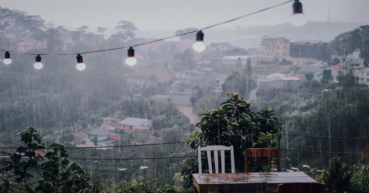 Đà Lạt mùa mưa, đường phố ẩm ướt