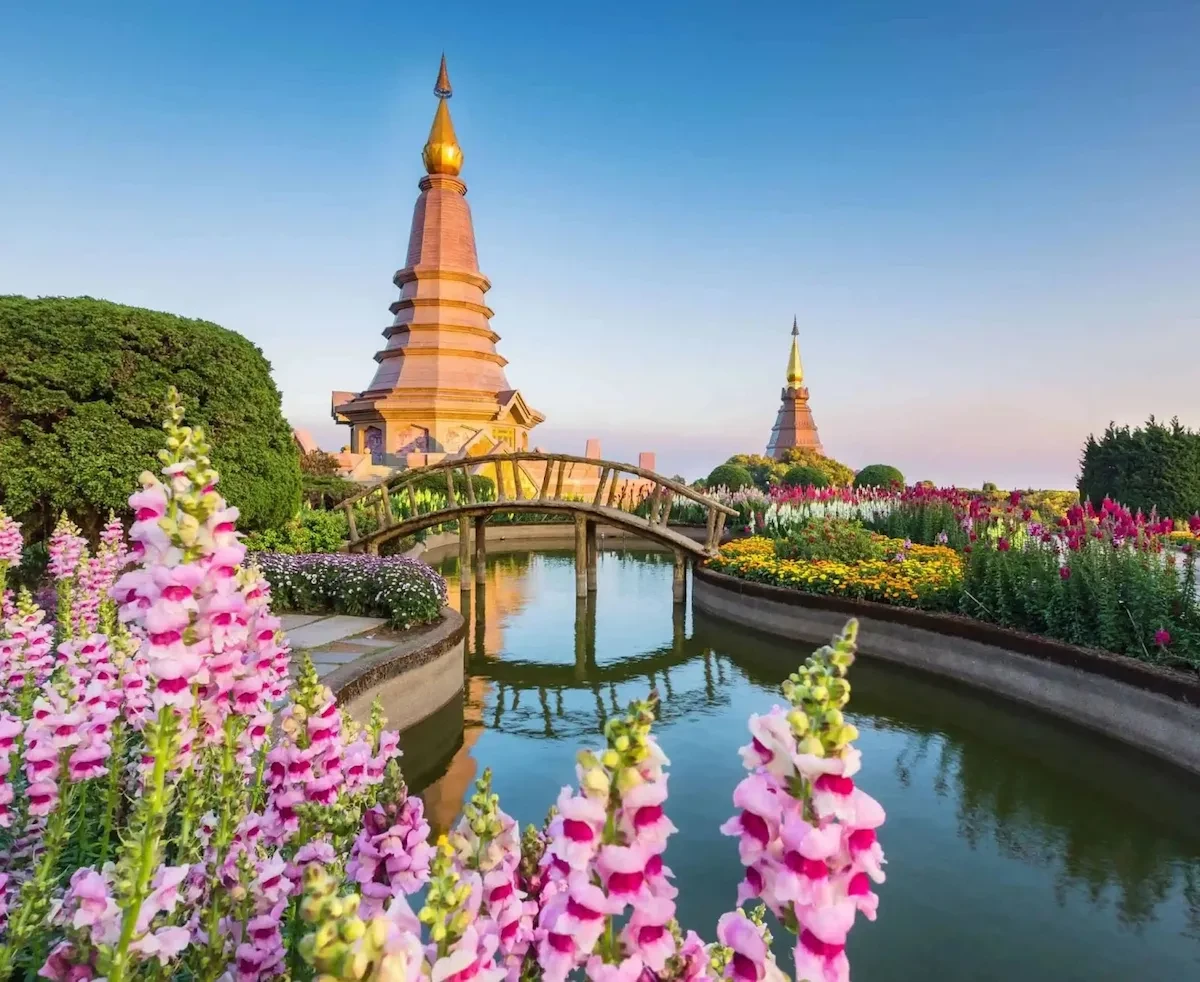 Hoàng hôn trên một ngôi chùa Thái Lan