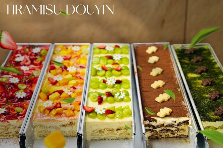 Bánh Tiramisu Douyin nhiều màu sắc