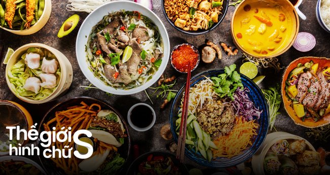 Cầu Rồng phun lửa và nước rực rỡ vào ban đêm