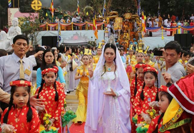 Trận chiến Cam Ivrea độc đáo và đầy màu sắc