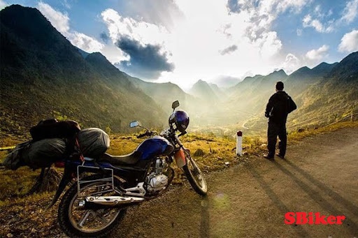 Con đường núi vắng vẻ, hoang sơ