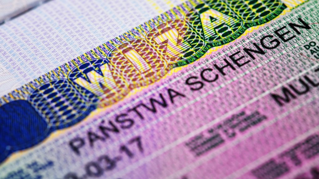 Pháp ơi, đến gần thêm một chút! Vén màn những “bí kíp” xin visa Schengen ngọt lịm 🥐🍷