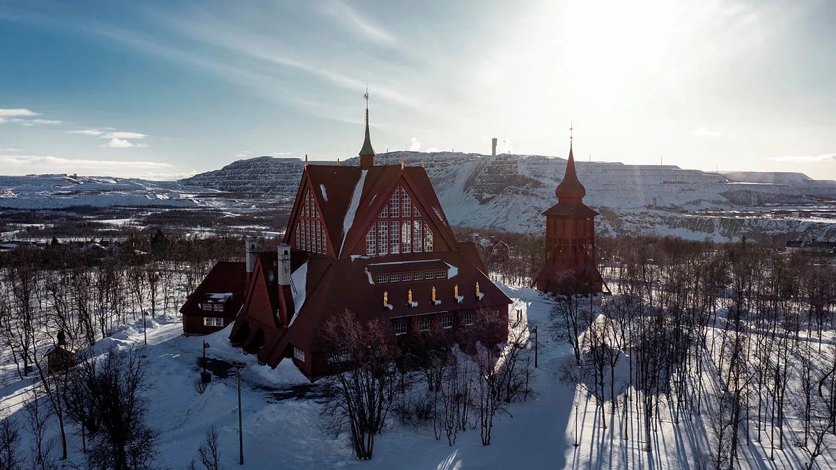 Hành Trình Di Dời Kiruna Kyrka: Khi Biểu Tượng Cổ Xưa Cất Bước Đến Tương Lai