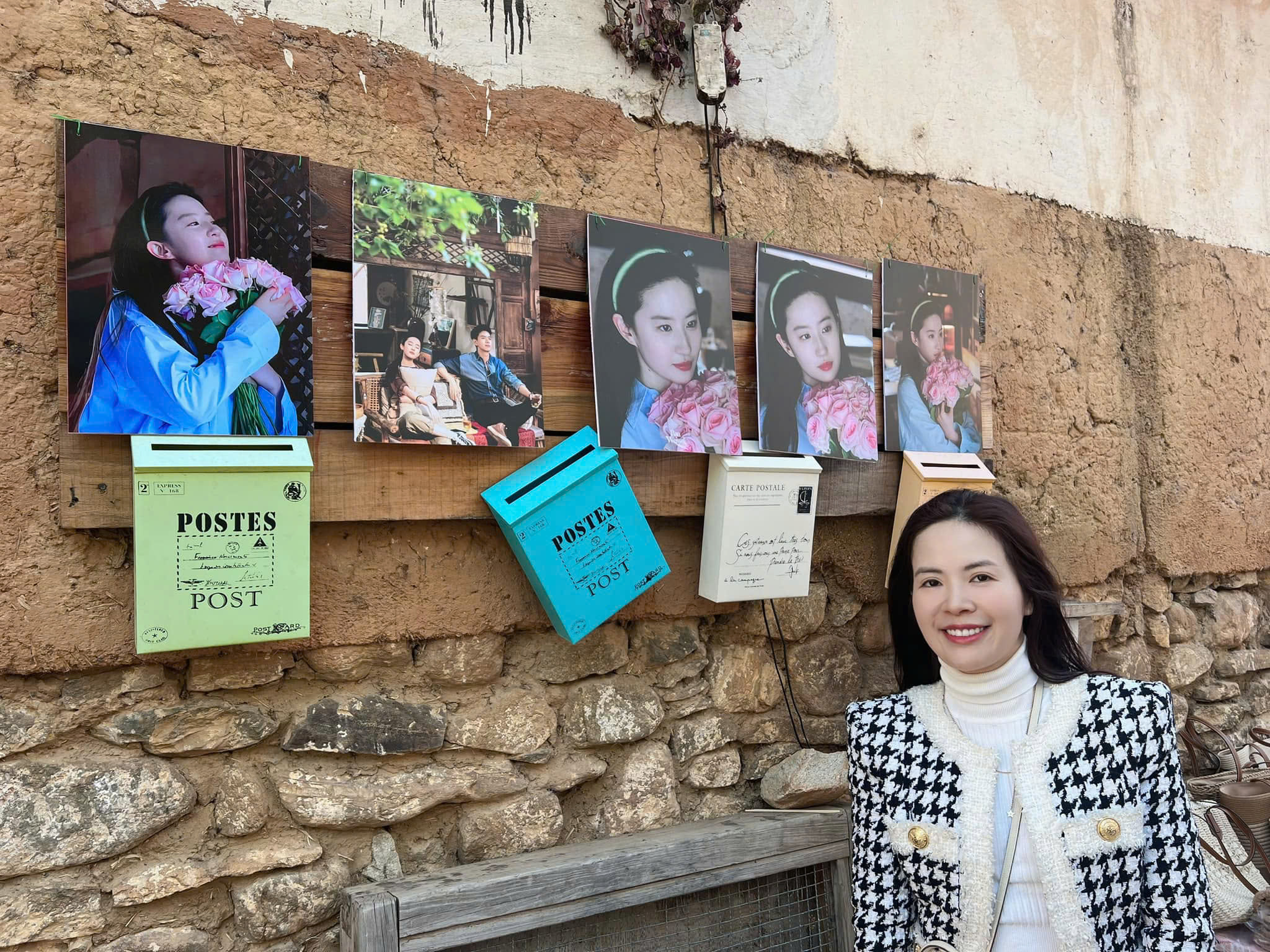 Palm và Gink trên chiếc xe máy đi qua cung đường xanh mát ở Krabi