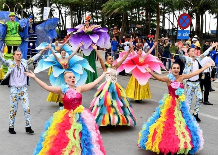 Lễ hội carnival hóa trang đầy màu sắc ở Châu Âu