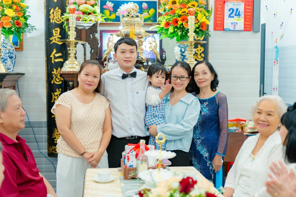 Gian bếp nhóm họ tất bật