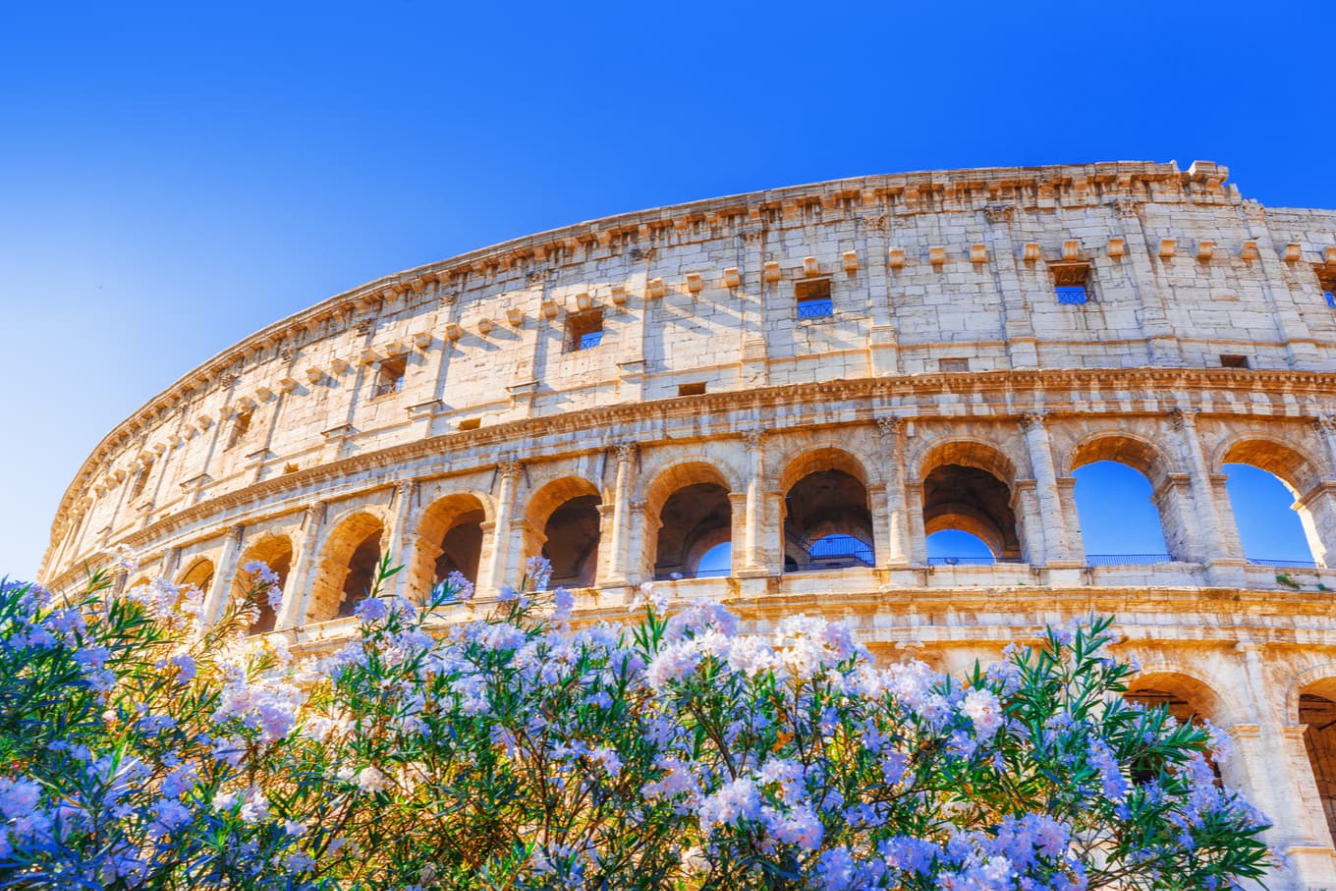 Cảnh quan thiên nhiên Ý bừng sáng với hoa nở